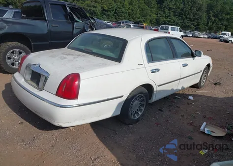 2002 Lincoln Town Car Signature from USA, damaged, VIN 1LNHM82W92Y649030